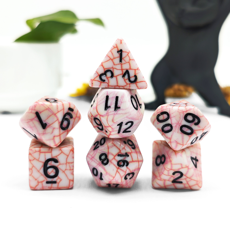 Board Game Dungeons And Dragons - مجموعة من 7 قطع من النرد